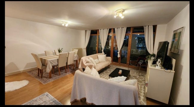 2B2B Flat in West Silvertown Main Photo