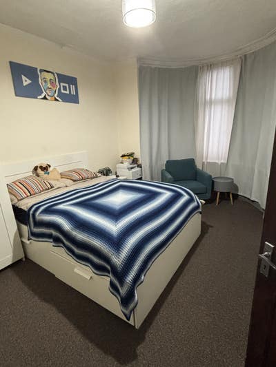 Large room for single Main Photo