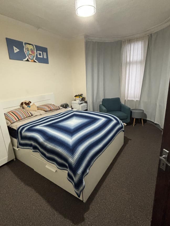 Large room for single Main Photo