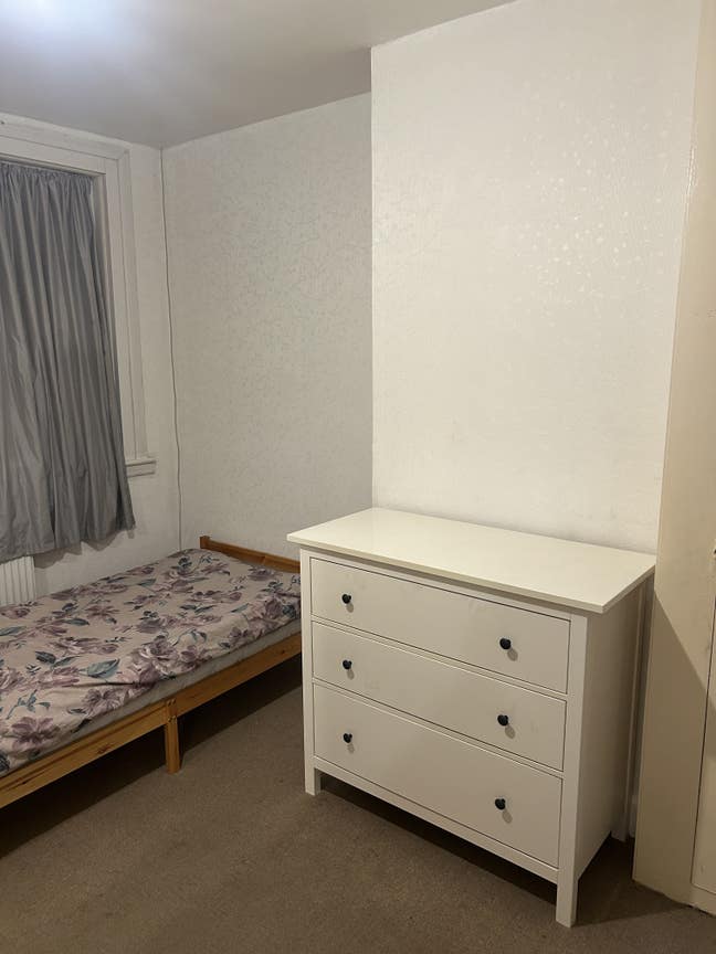 Large furnished room to rent Main Photo