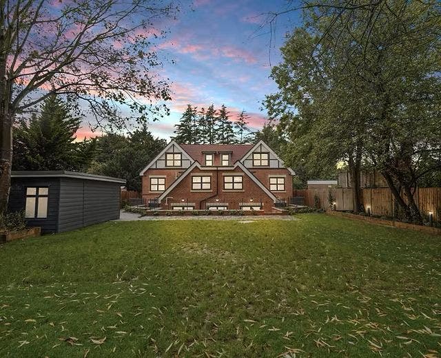 Luxury Ensuite Room in Private Sudbury Estate Main Photo