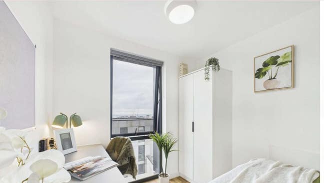 En-suite room available  Main Photo