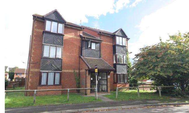 Studio Flat, Boxwood Close, UB7 Main Photo