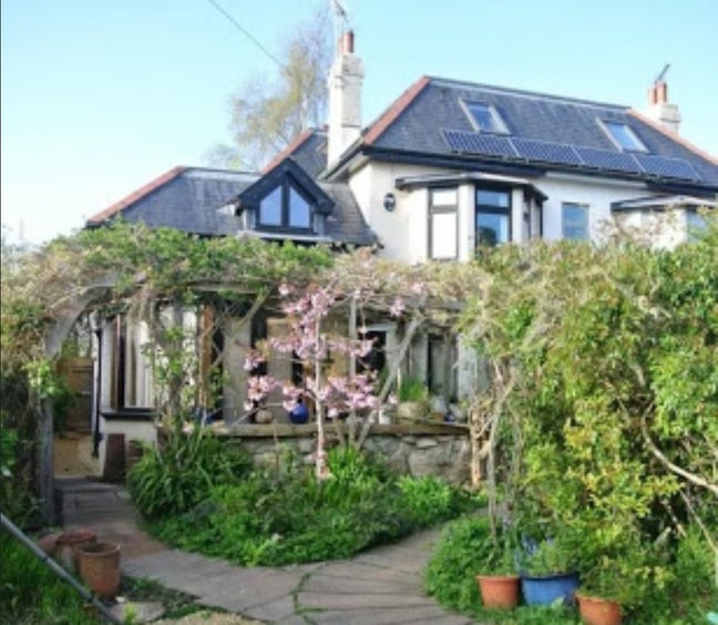 Dog friendly ensuite room to rent Main Photo