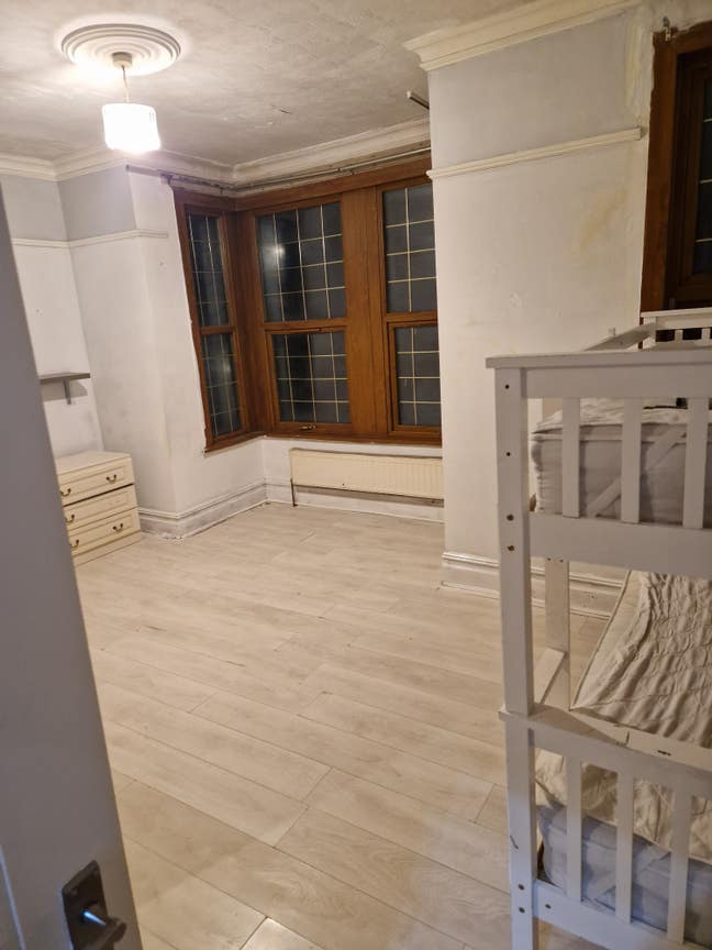 Larger than double room available for rent Main Photo