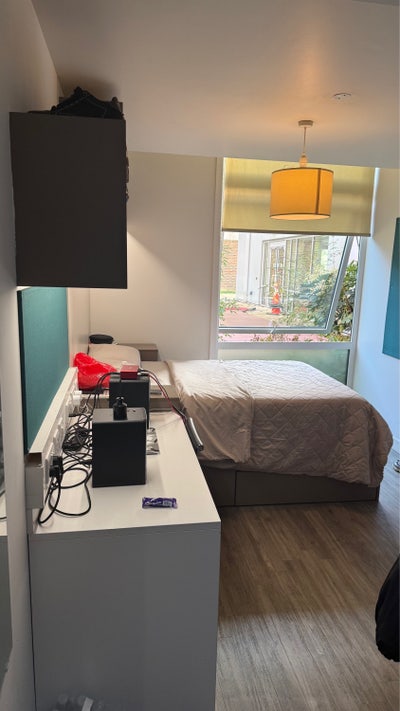 Modern En-Suite Student Room Main Photo