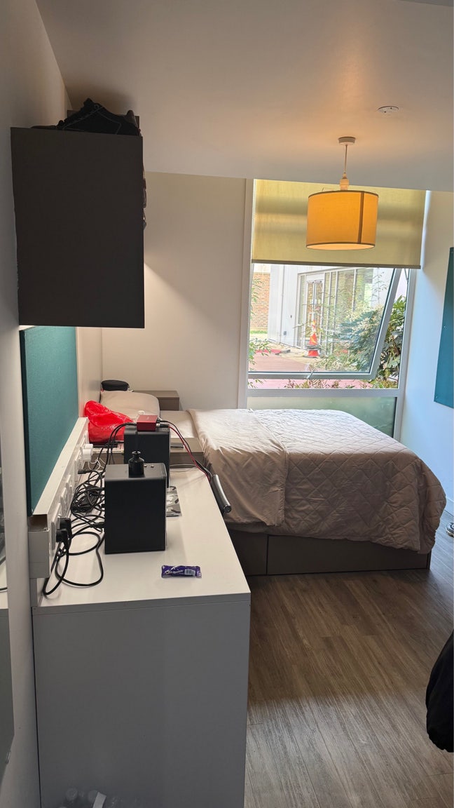 Modern En-Suite Student Room Main Photo