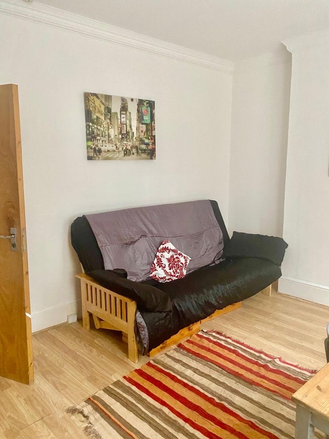 Shared room on Chiswick High Road  Main Photo