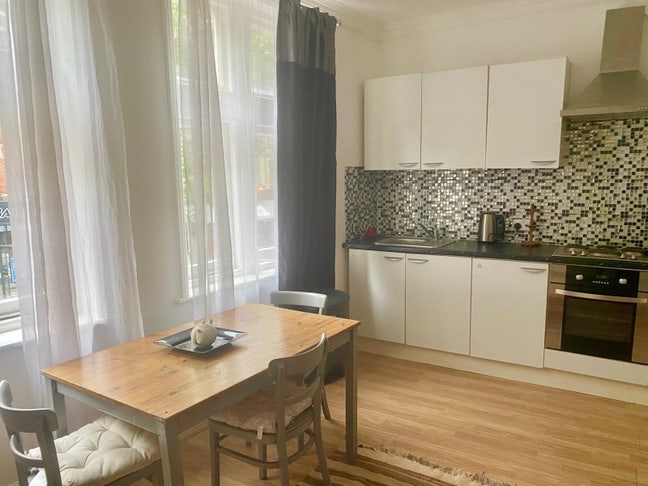 Shared room on Chiswick High Road  Main Photo