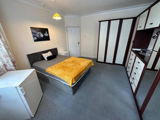 ✨ 🛏️ Large Double Room to Let in - Kingsbury Main Photo