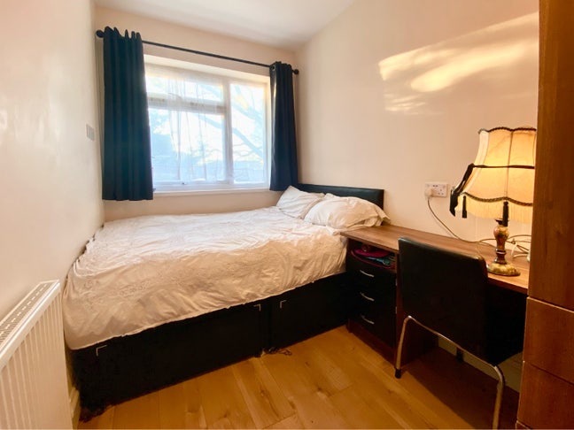 Double room in Bow, East London. Bills included. Main Photo