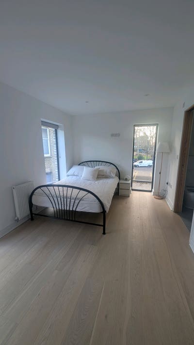 Bright & Spacious Double En-Suite Room Main Photo
