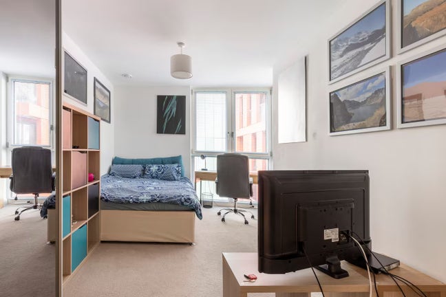 Greenwich Riverside: Double Room/ Ensuite Bathroom Main Photo