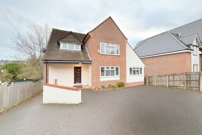 Furnished Double Room To Let - West Wycombe Road Main Photo