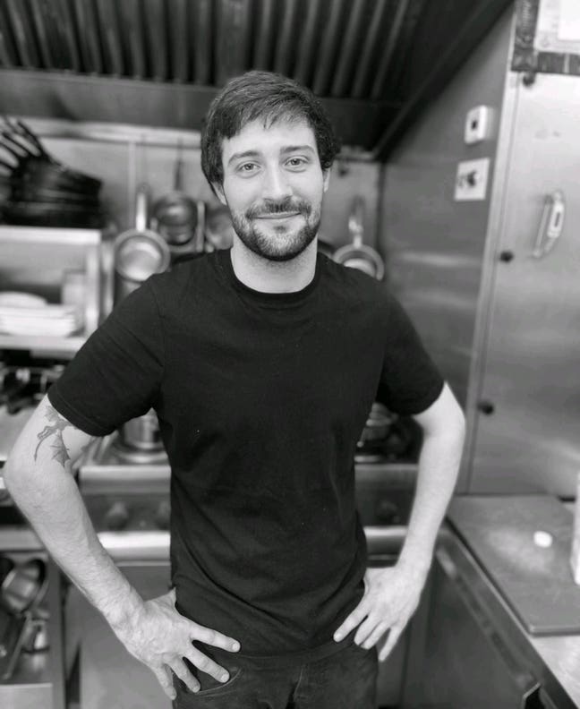 I am a professional male aged 31. I am lookin... Main Photo