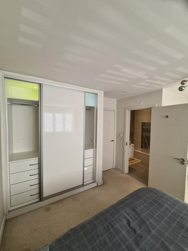 2 large double rooms with ensuite Main Photo