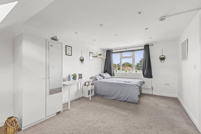 🏡NEW Dbl & Ensuite TW14 – Bills & Cleaner Incl. Main Photo