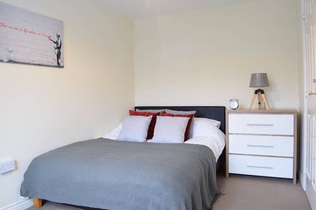 Ensuite Double Room Near Bentley and the Hospital Main Photo