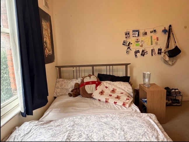 Bright double room near Guildford Town Centre Main Photo