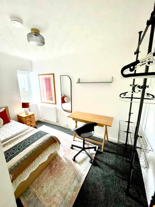 Lovely Rooms available Next to Solent University Main Photo