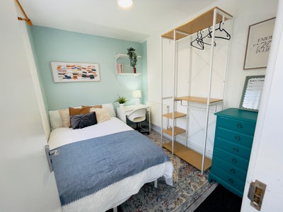 Lovely Rooms available Next to Solent University Main Photo