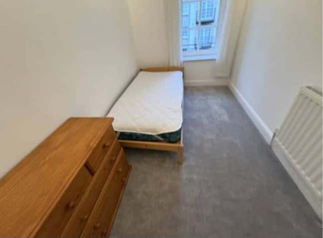 Two Furnished Single Rooms in a 3-Bed apartment Main Photo