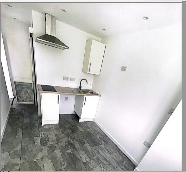 A studio room with bathroom and kitchen available  Main Photo