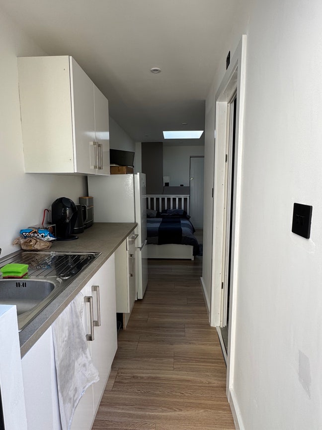 Self-contained studio in friendly Cardiff home Main Photo