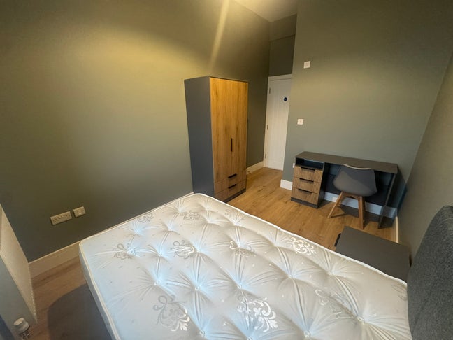 1 En-suite Double Bedroom on Gloucester Road! Main Photo
