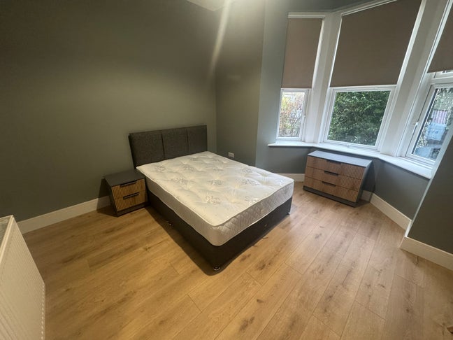 3 En-suite Double Bedrooms on Gloucester Road! Main Photo
