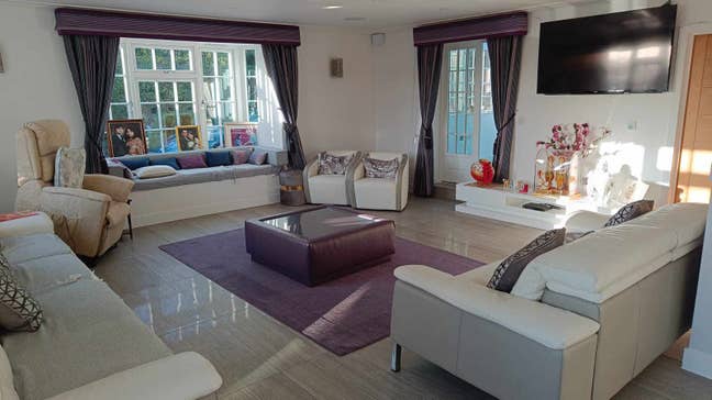 Double ensuite room in Luxury Home,Northwood Hills Main Photo