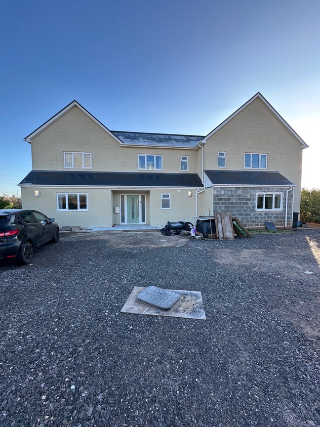 Double en-suite room available  Main Photo