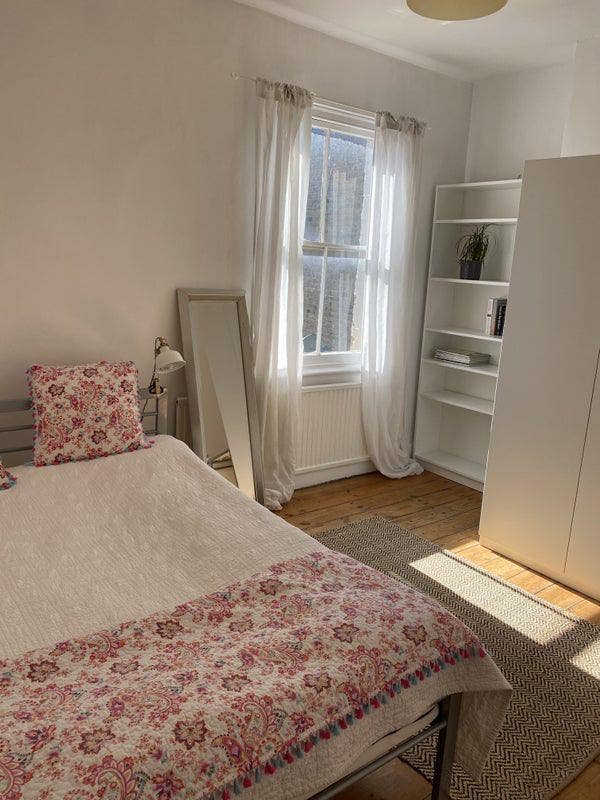Large Double Room in Zone 2 - All Bills Included Main Photo