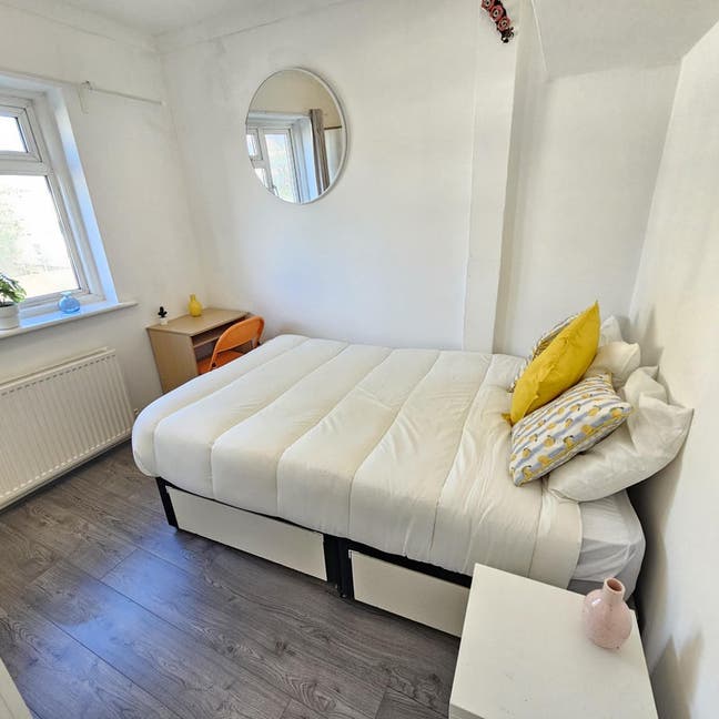 ✨ Modern Room Available Now - NW10✨  Main Photo