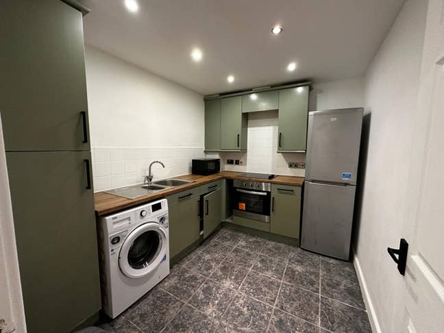 Double Room | 3 Bed Flat near Canary Wharf Main Photo