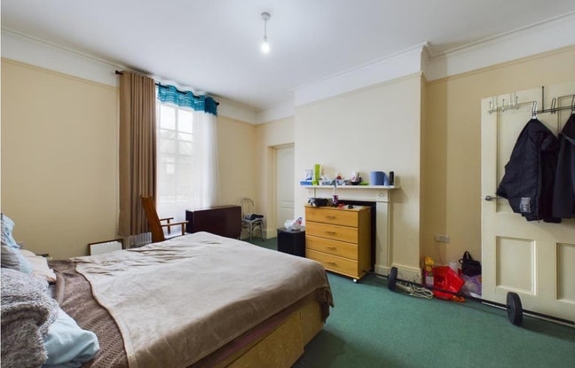 Single room with separate bathroom and toilet  Main Photo