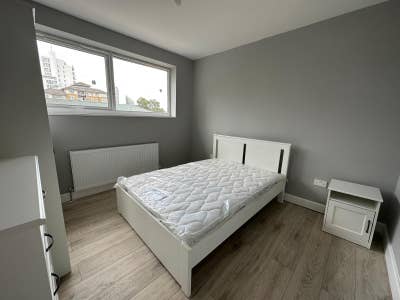2 Double Ensuites | Newly Refurbished House in E14 Main Photo