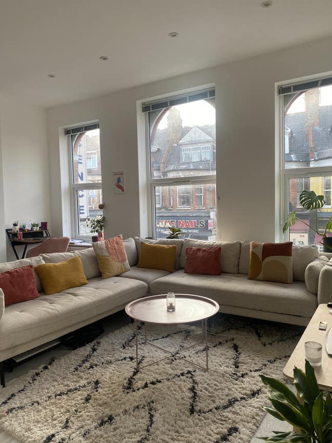 Beautiful 2 Bed Crouch End Flat - 1 Double Room Main Photo