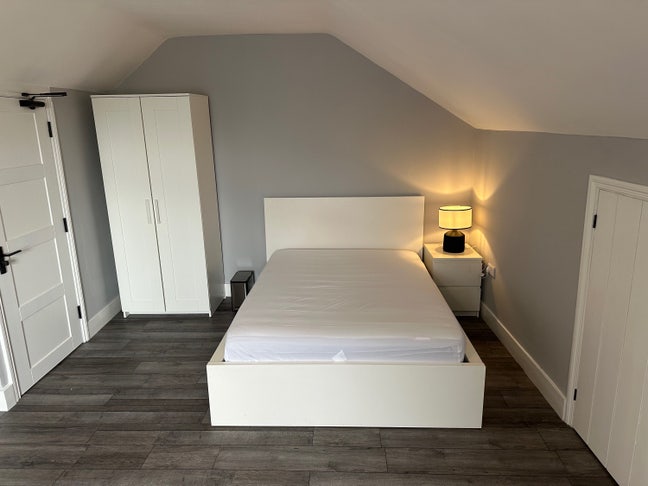 Large room near Sutton station/High st Main Photo