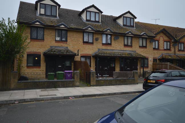 Large Double Room in Shared House - E1 Main Photo