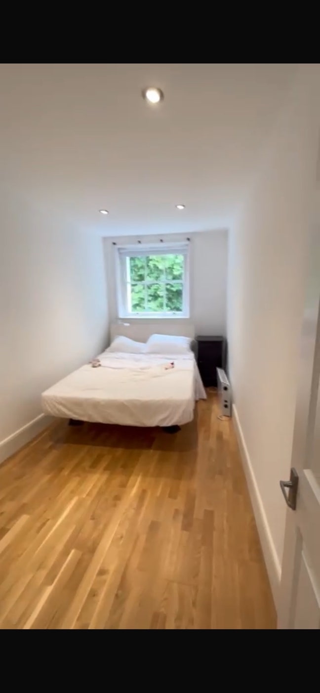 Cosy Bedroom in Calm Flat Main Photo