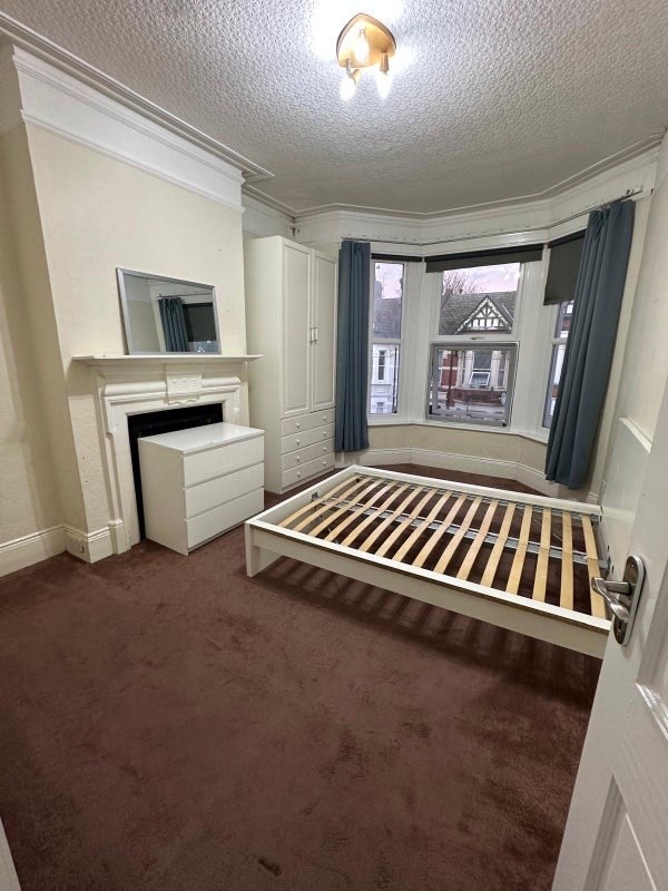 ✨ 🛏️ Double Room Available in Harlesden Main Photo