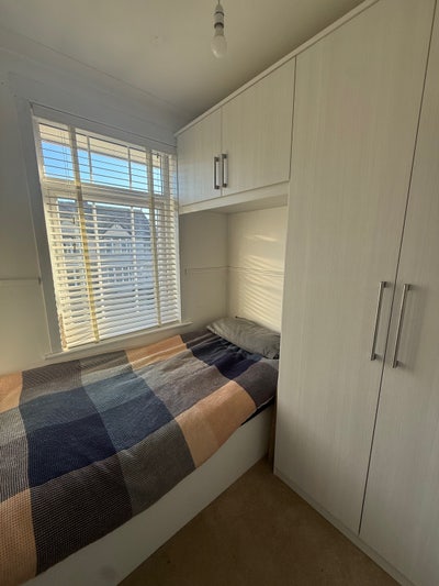 Spacious room in good location! Main Photo