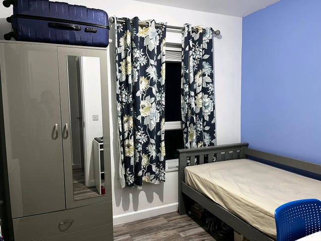 Box Room avaliable near slough town center Main Photo