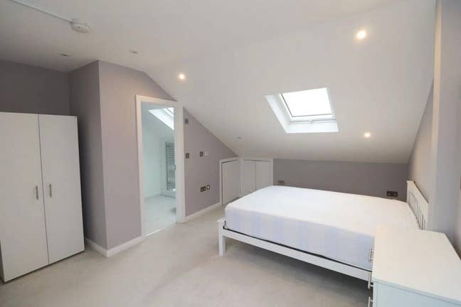 Prime Location! Massive Luxury Couple Ensuite Room Main Photo