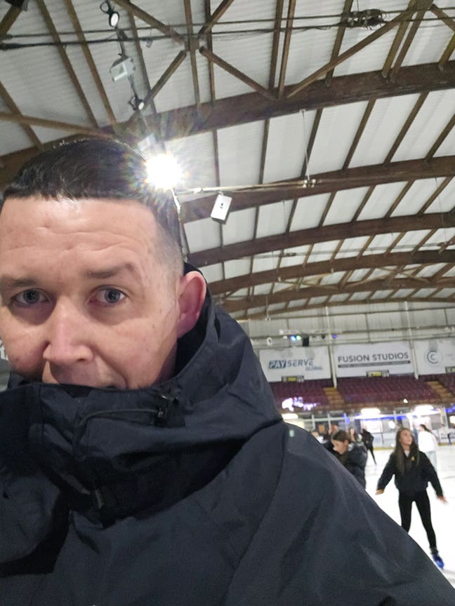 I am a professional male aged 41. I am lookin... Main Photo