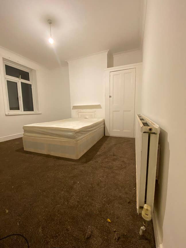 Furnished Double Room IG1 4TT Main Photo