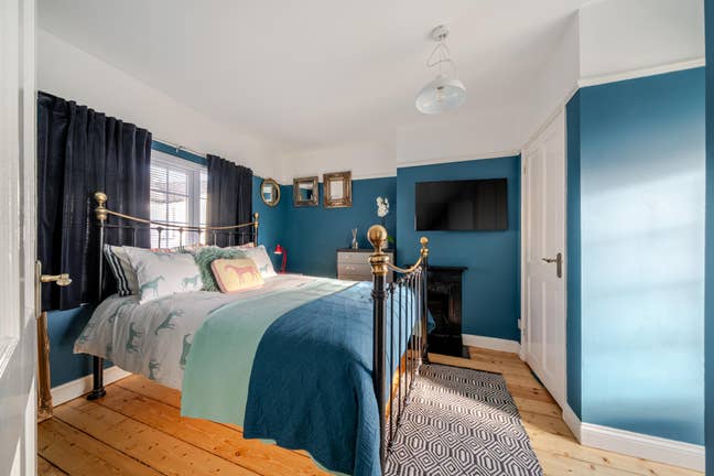 Beautiful double room with en suite and tv Main Photo