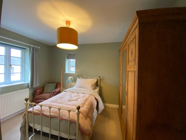 Lovely single room in cosy, village cottage Main Photo