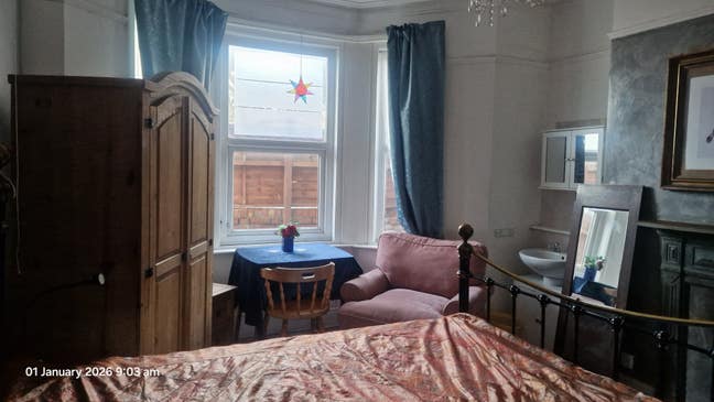 Room available close to town centre Main Photo